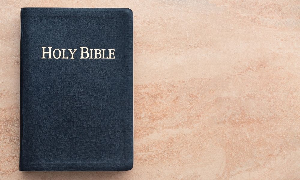 The Benefits of a Large Print Bible
