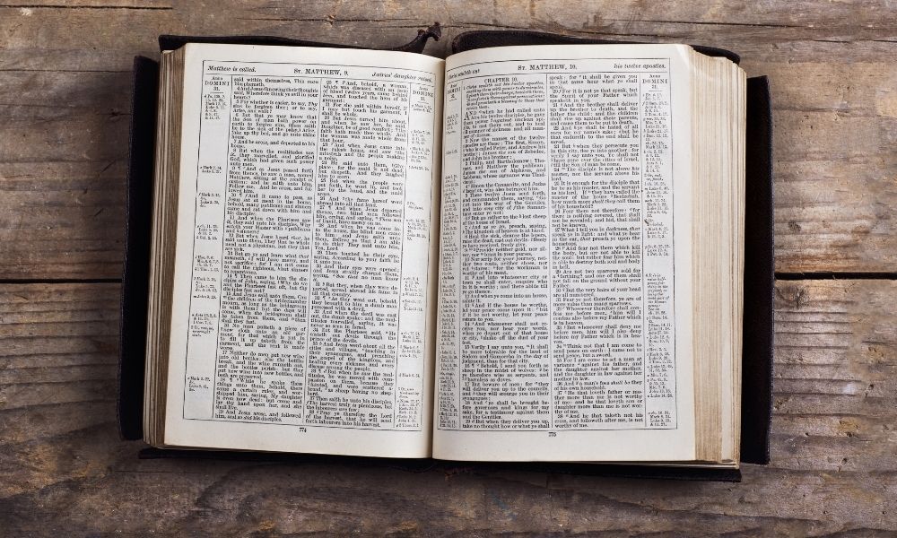 Why Large Print Bibles Are Becoming So Popular
