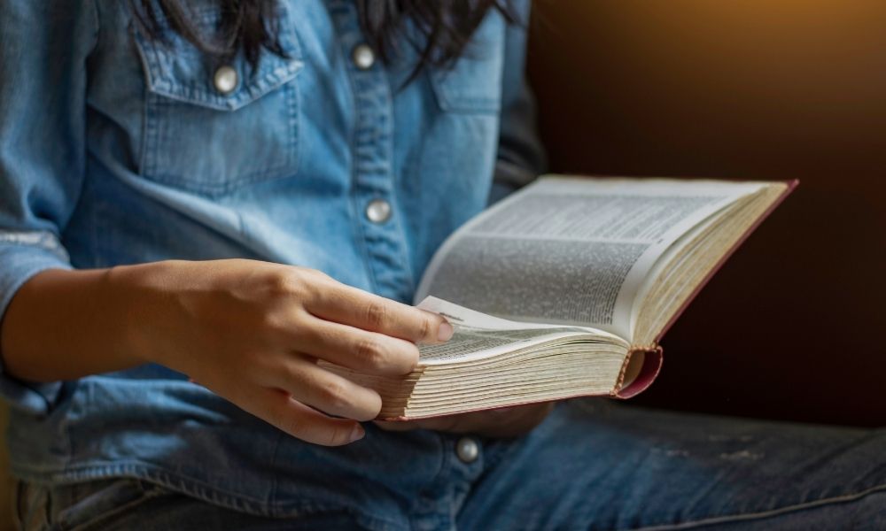 Why Large Print Bibles Are Great for Beginners